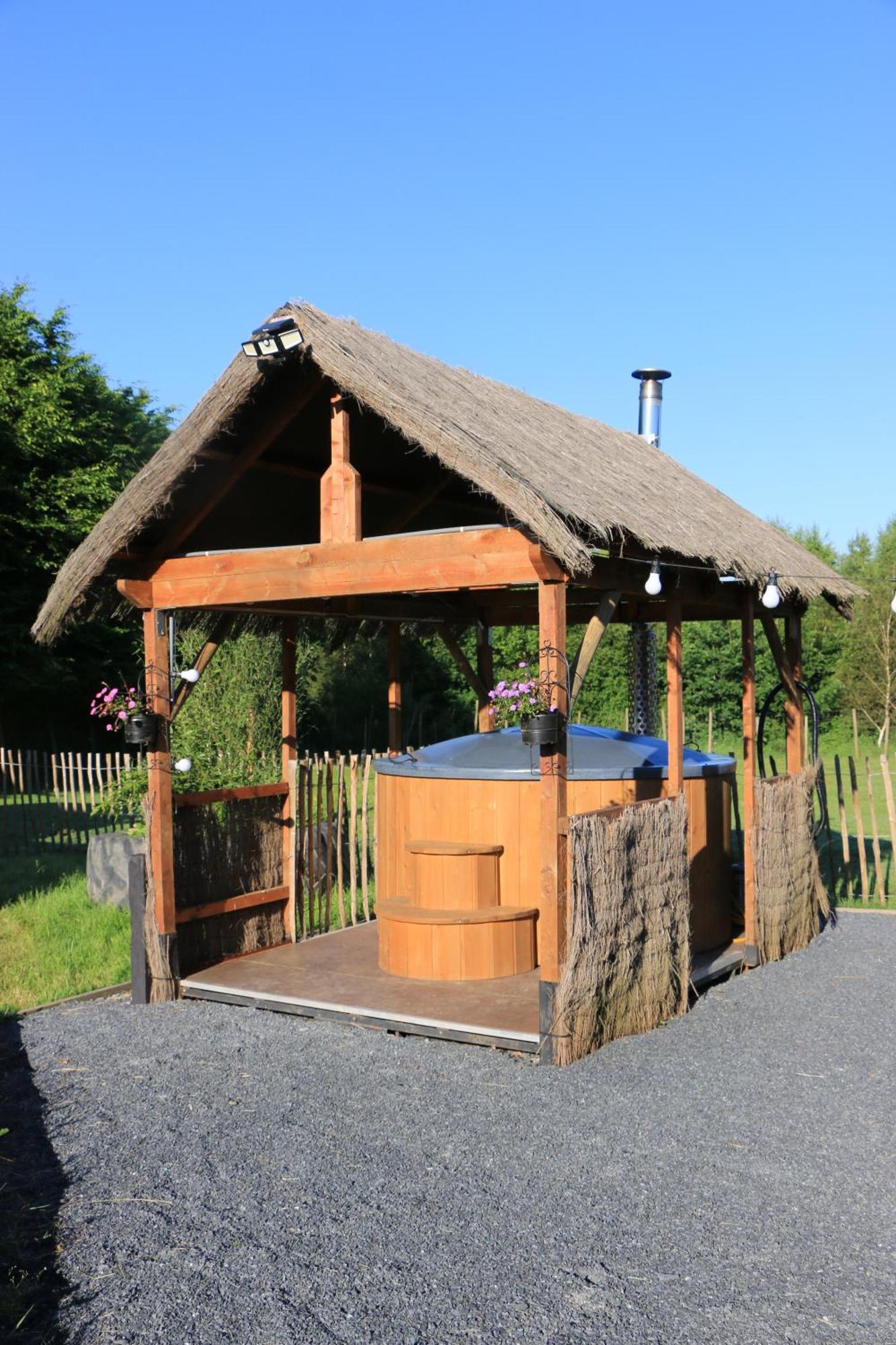 La Roulotte D'ala-daims Campsite *
